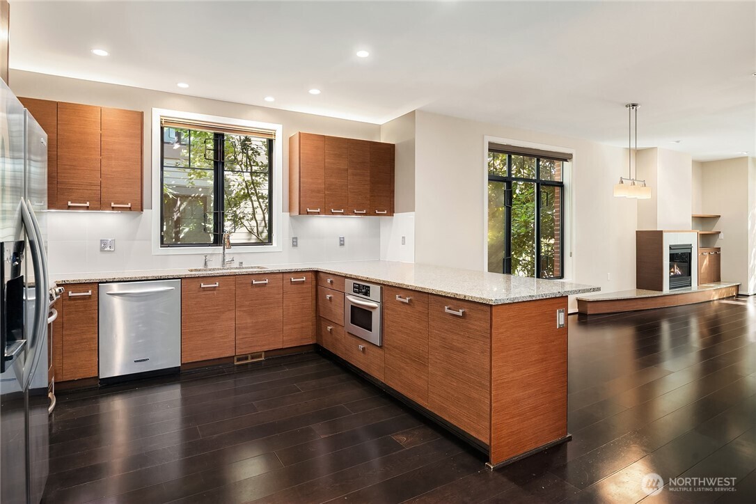 10410 NE 12th St Unit: 106