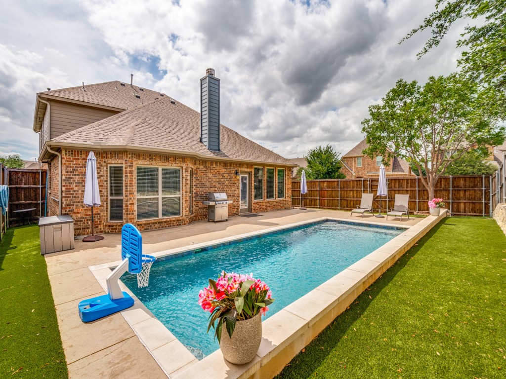 401 Tanner Square