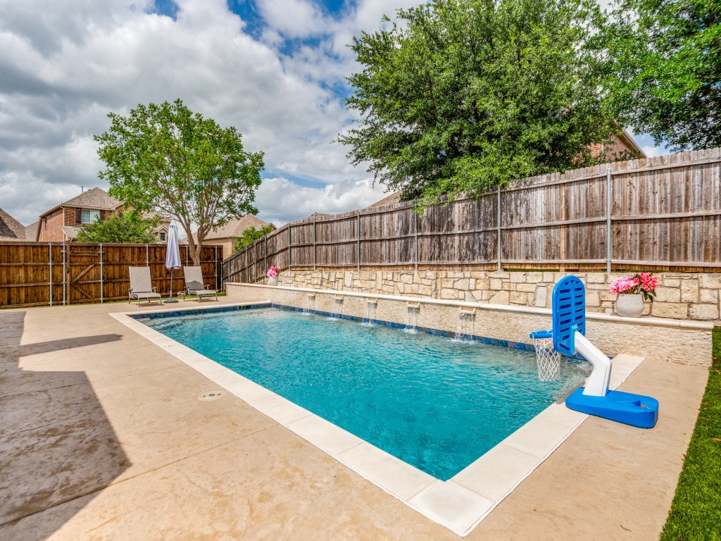401 Tanner Square