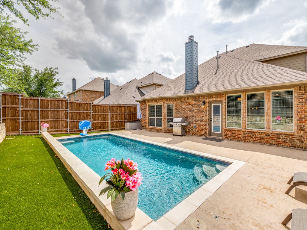 401 Tanner Square