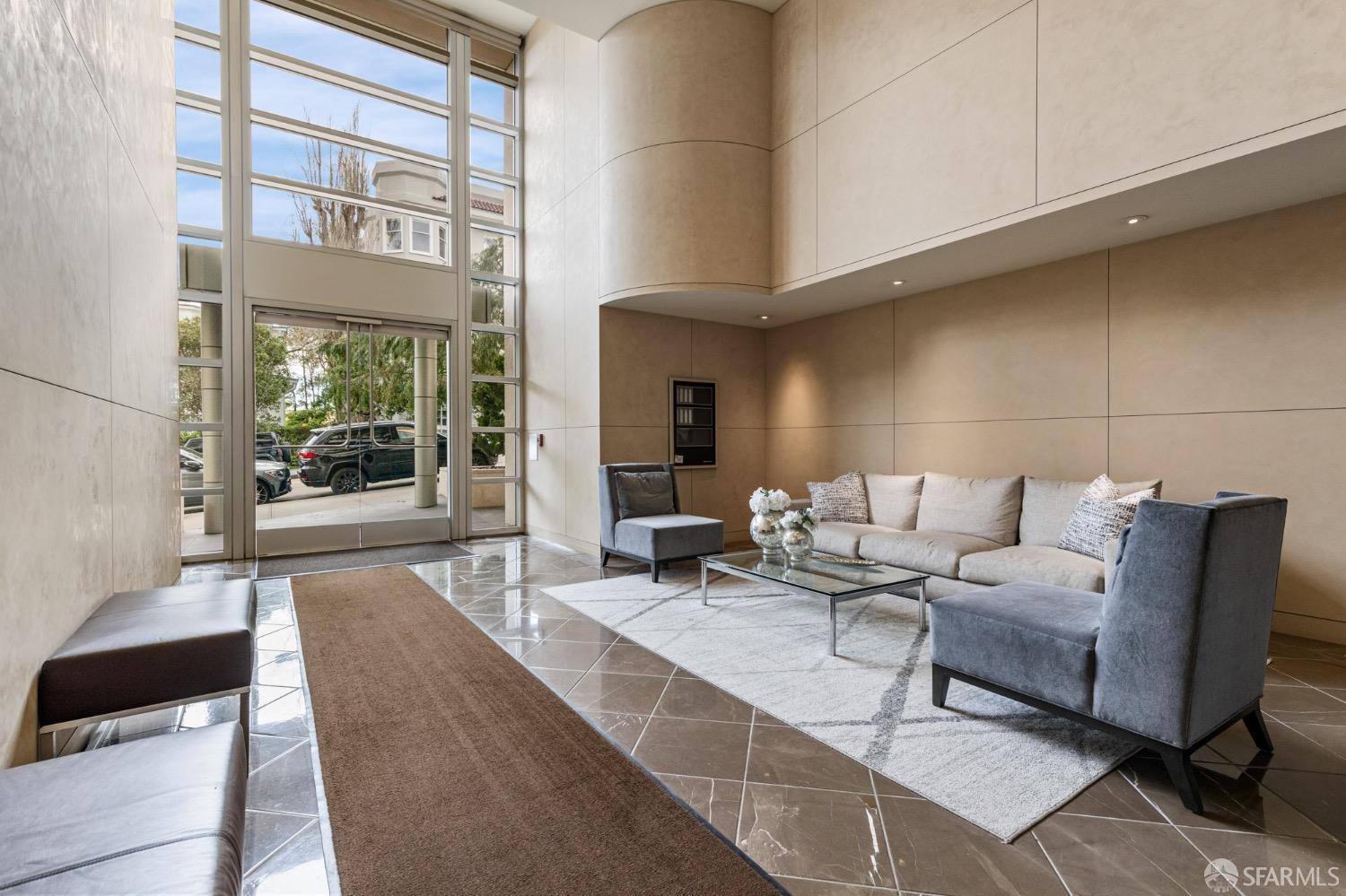 1070 Green Street # 302