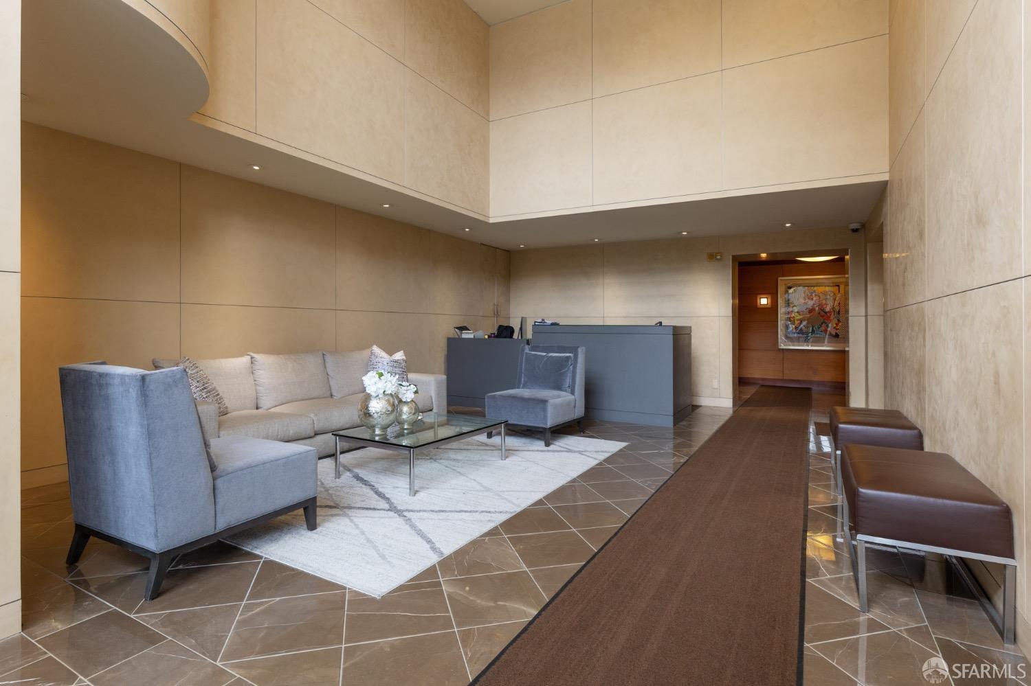 1070 Green Street # 302