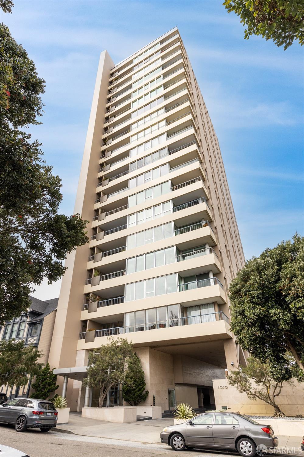 1070 Green Street # 302