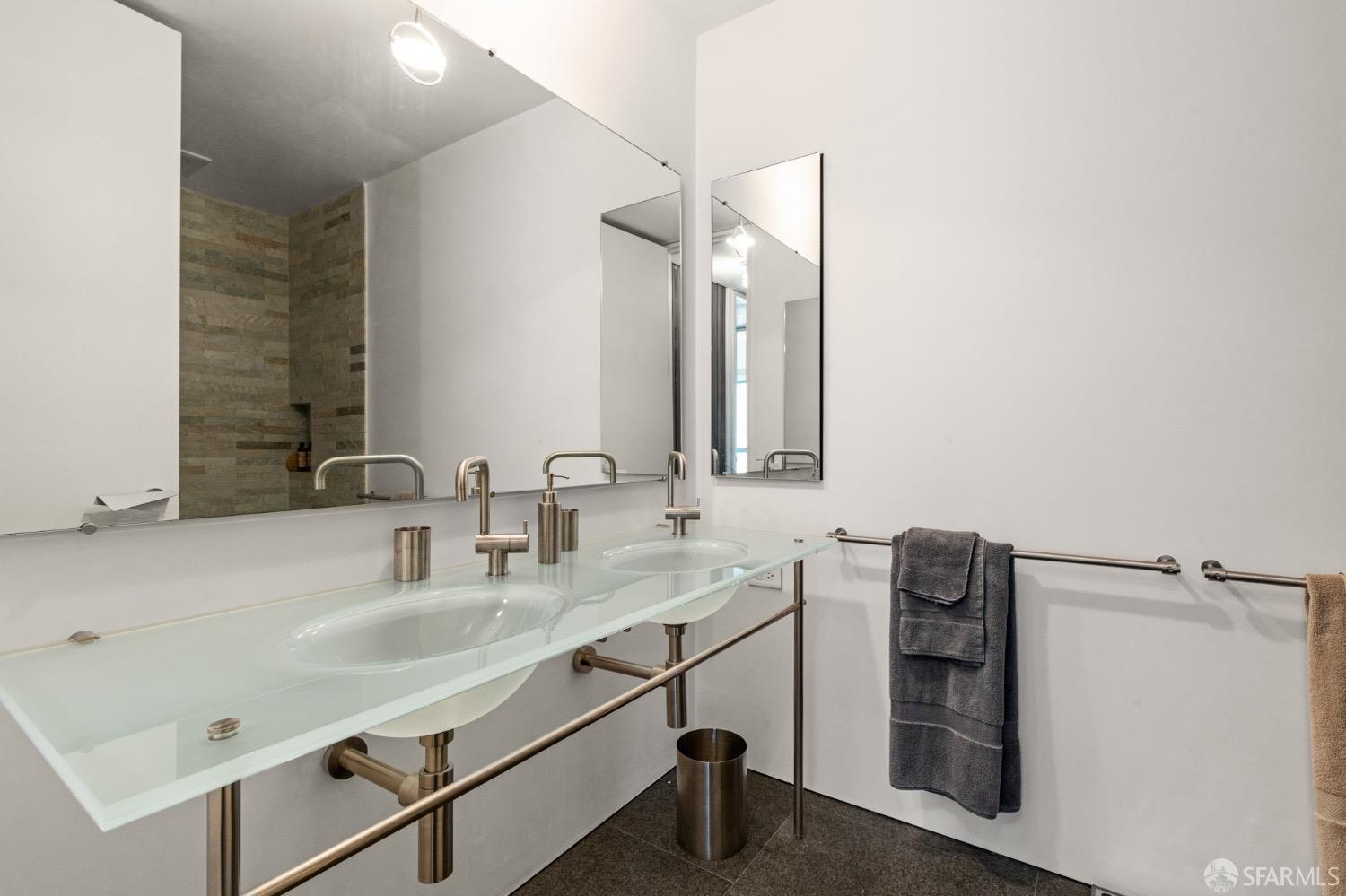1070 Green Street # 302