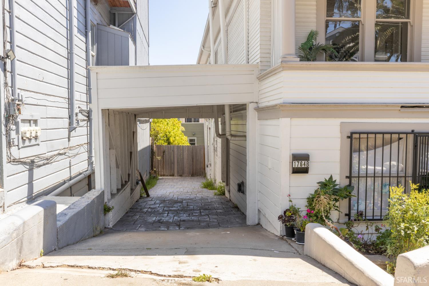 1762-1764 Quesada Avenue