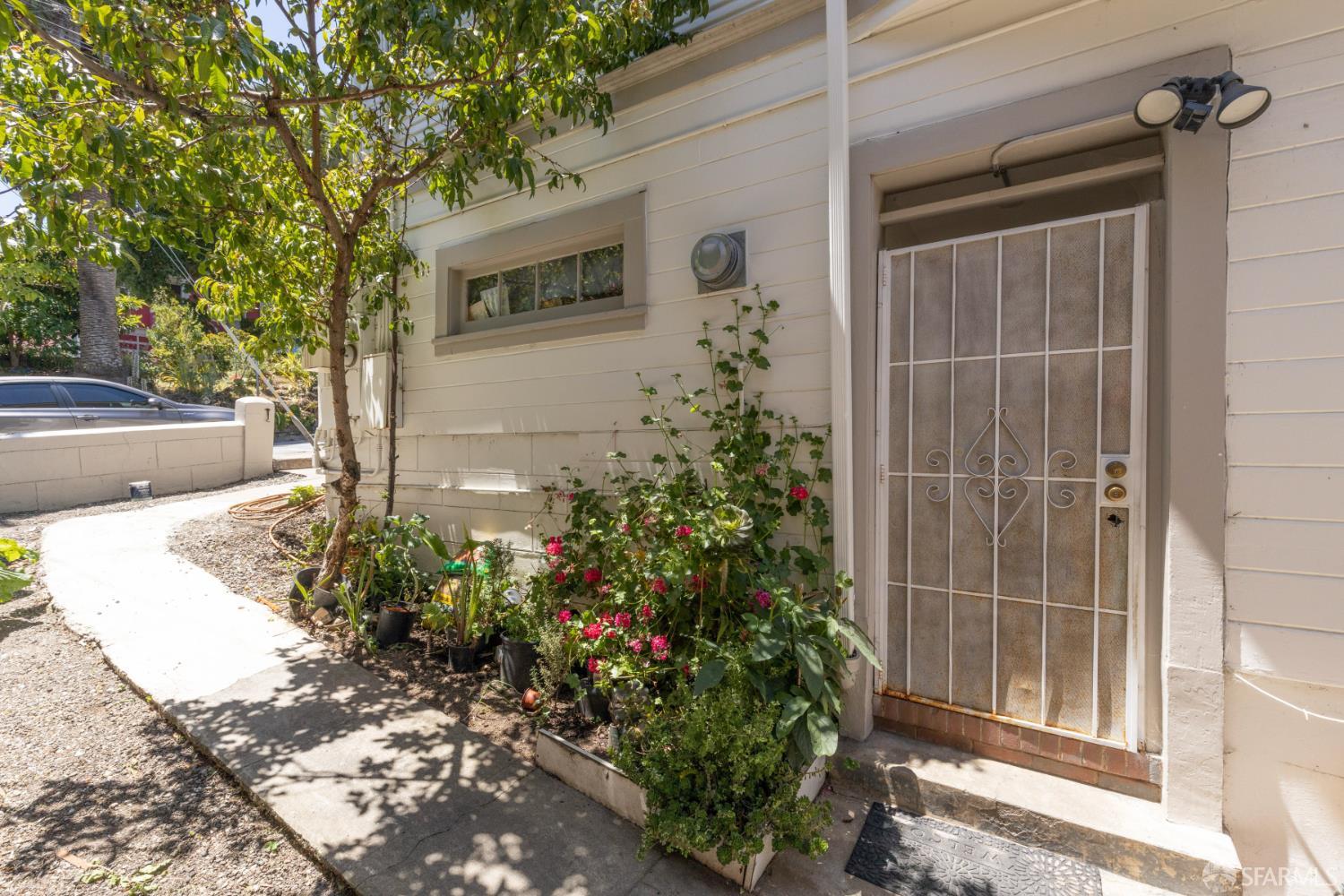 1762-1764 Quesada Avenue