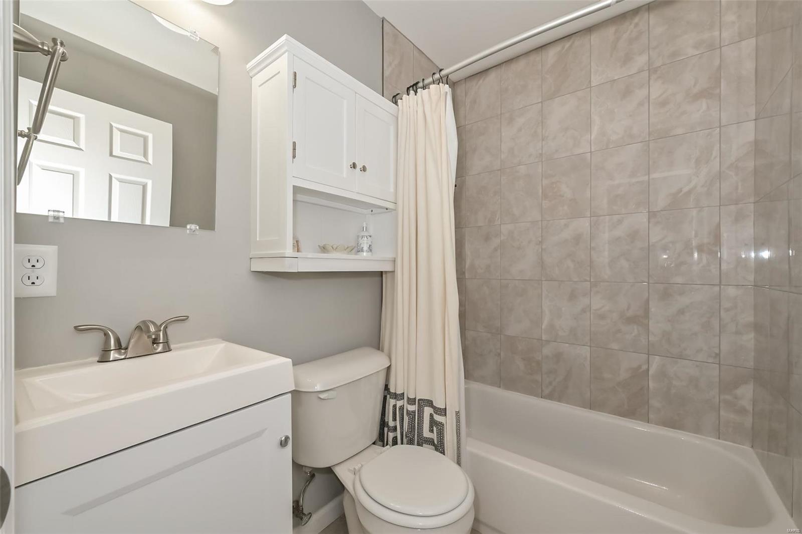 11911 Glenridge Drive