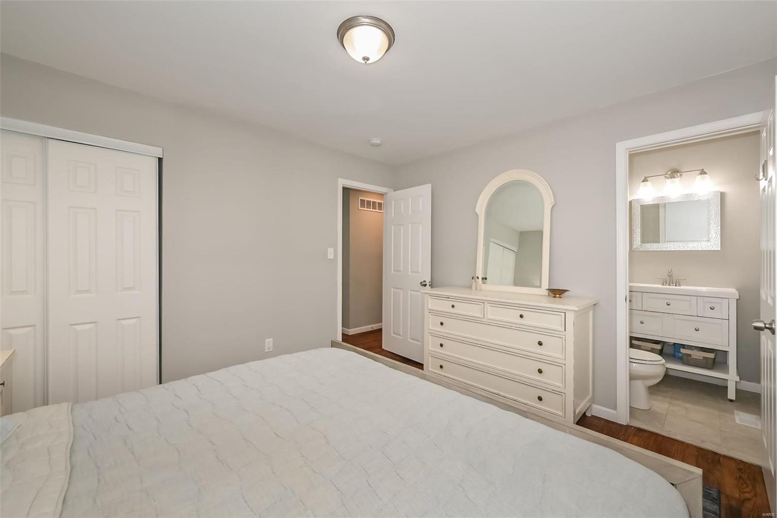 11911 Glenridge Drive