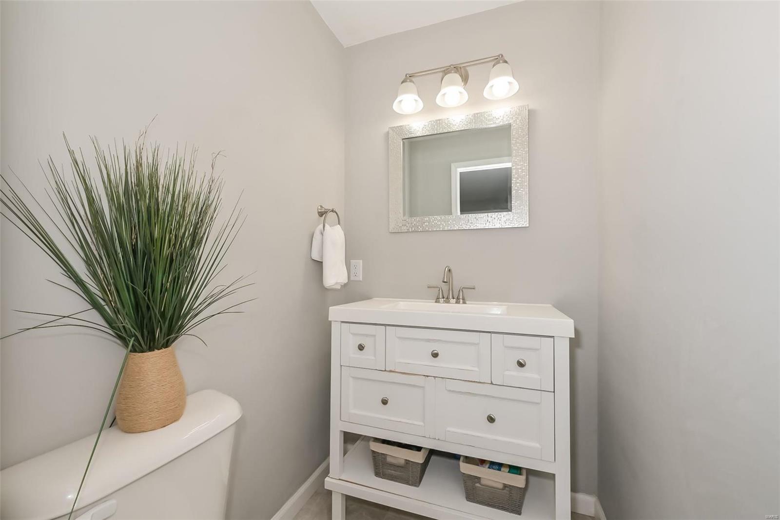 11911 Glenridge Drive