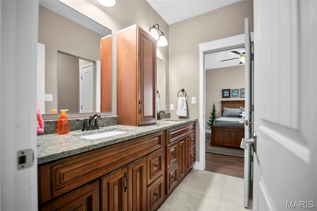 1421 Paradise Valley Drive