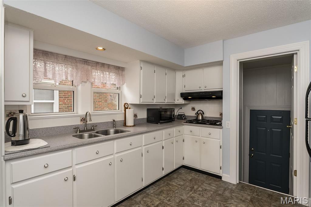 3922 Alexander Street