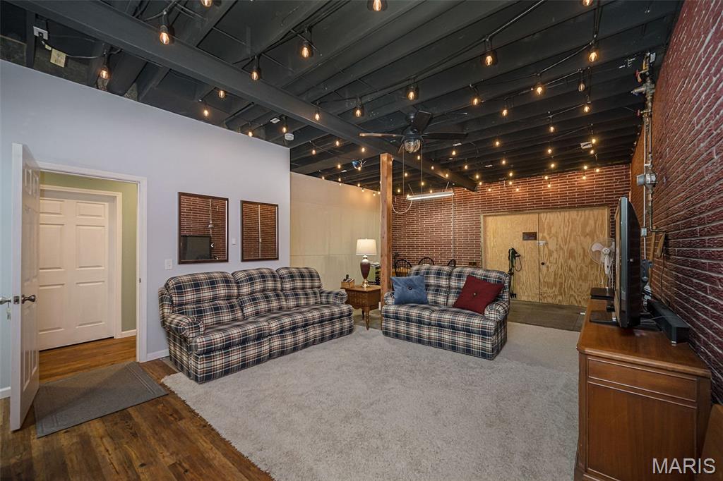 1529 Paradise Valley Drive