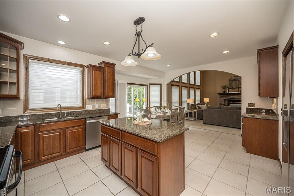 909 Oxford Trail Drive