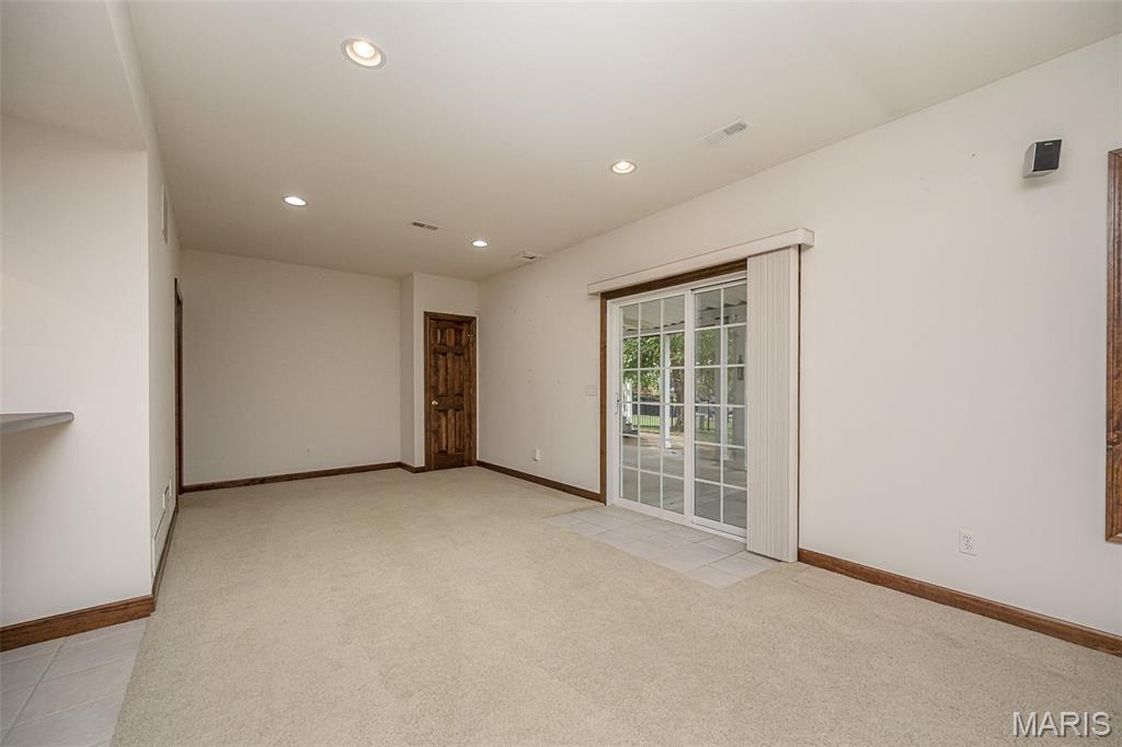 909 Oxford Trail Drive