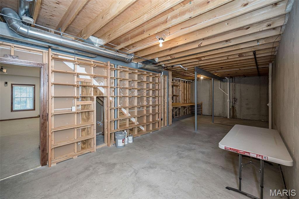 909 Oxford Trail Drive