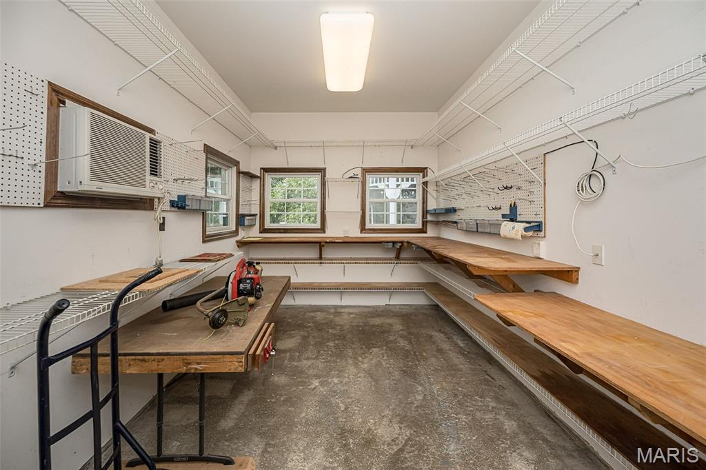 909 Oxford Trail Drive