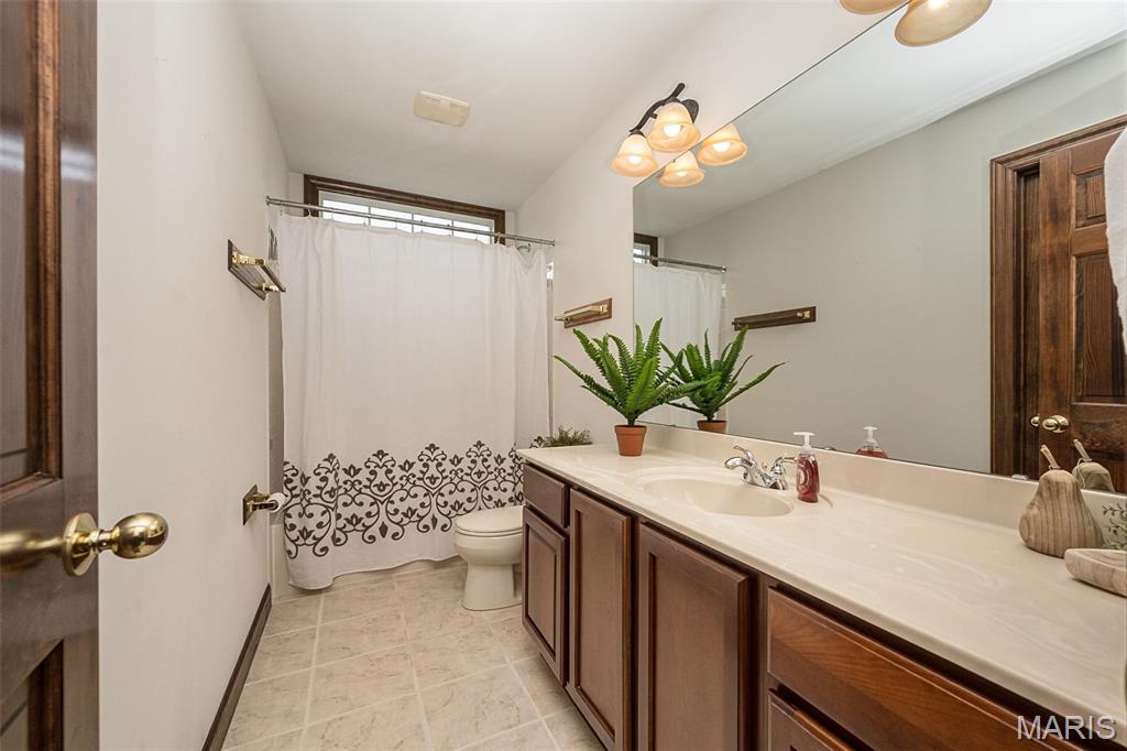 909 Oxford Trail Drive