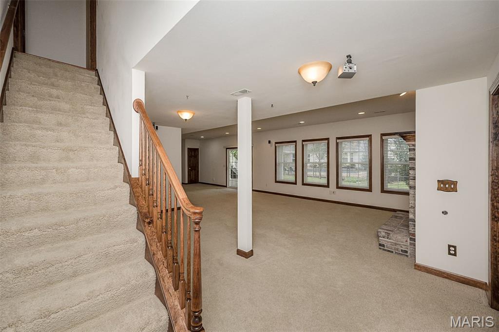 909 Oxford Trail Drive