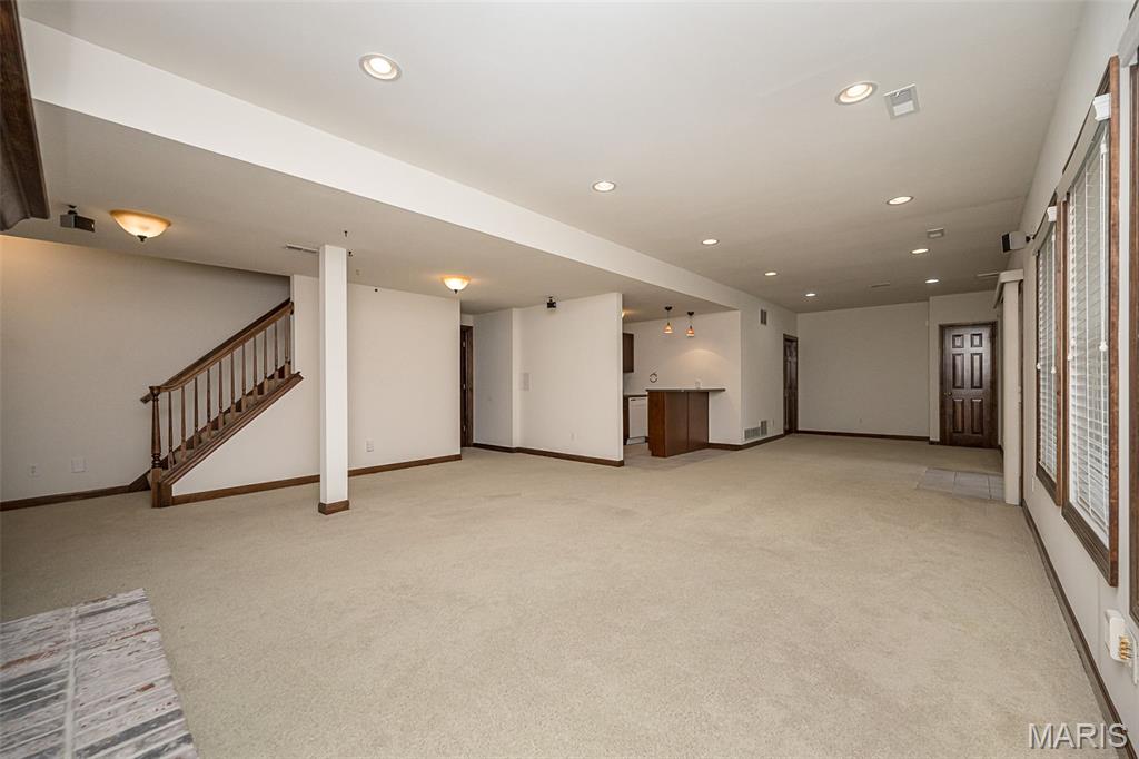 909 Oxford Trail Drive