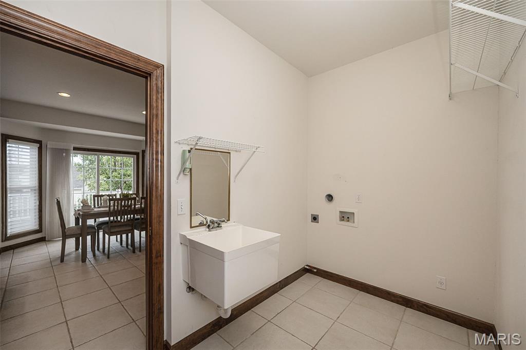 909 Oxford Trail Drive