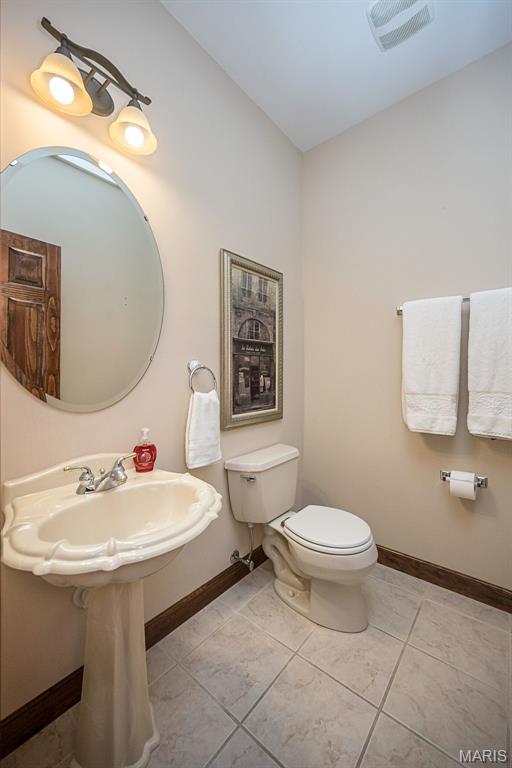 909 Oxford Trail Drive