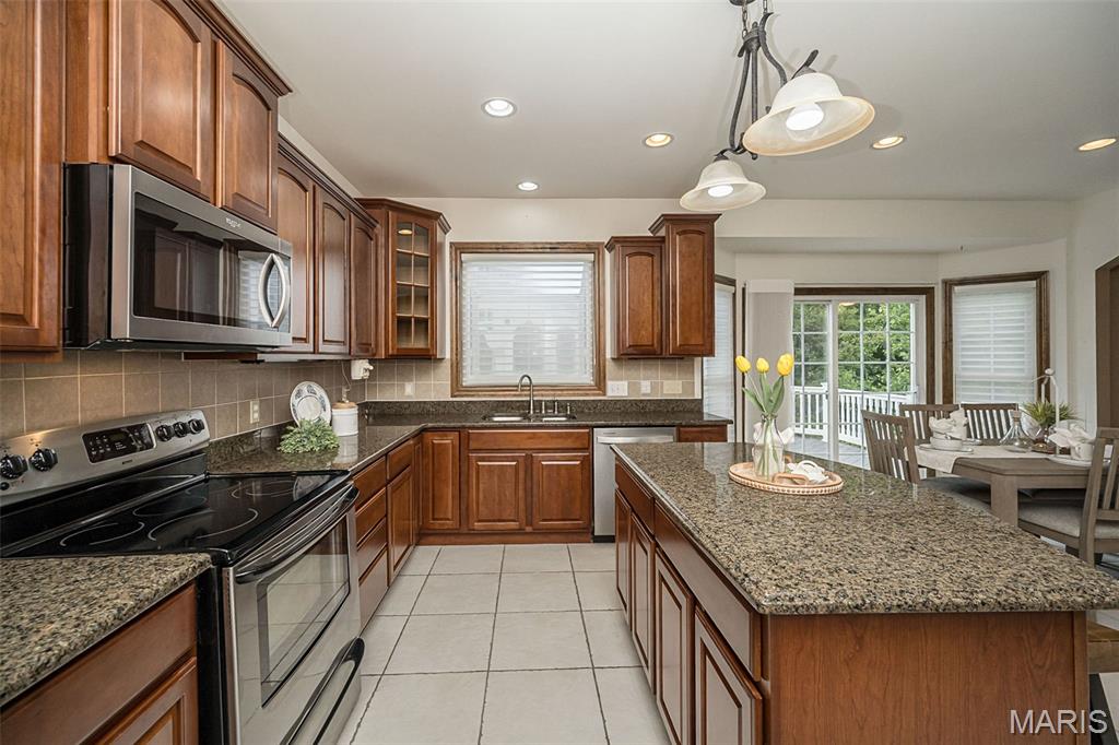 909 Oxford Trail Drive