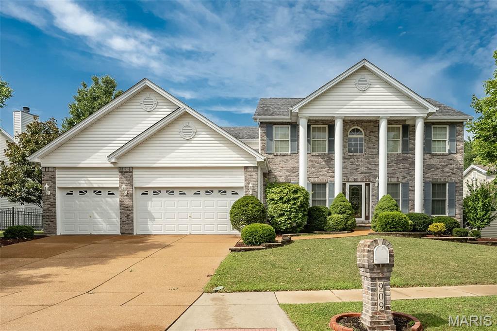 909 Oxford Trail Drive