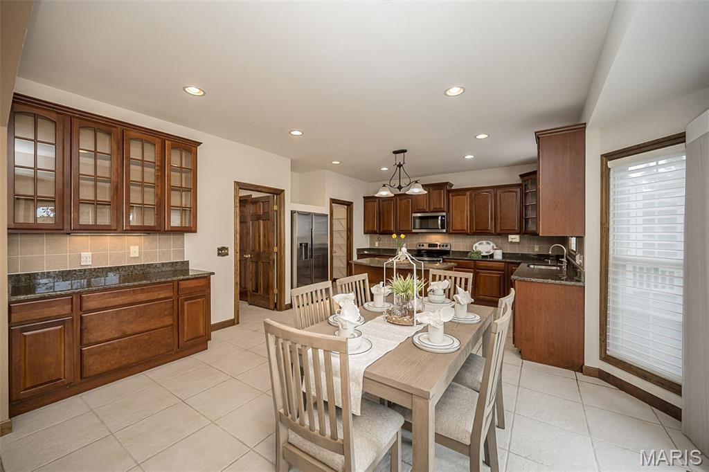 909 Oxford Trail Drive