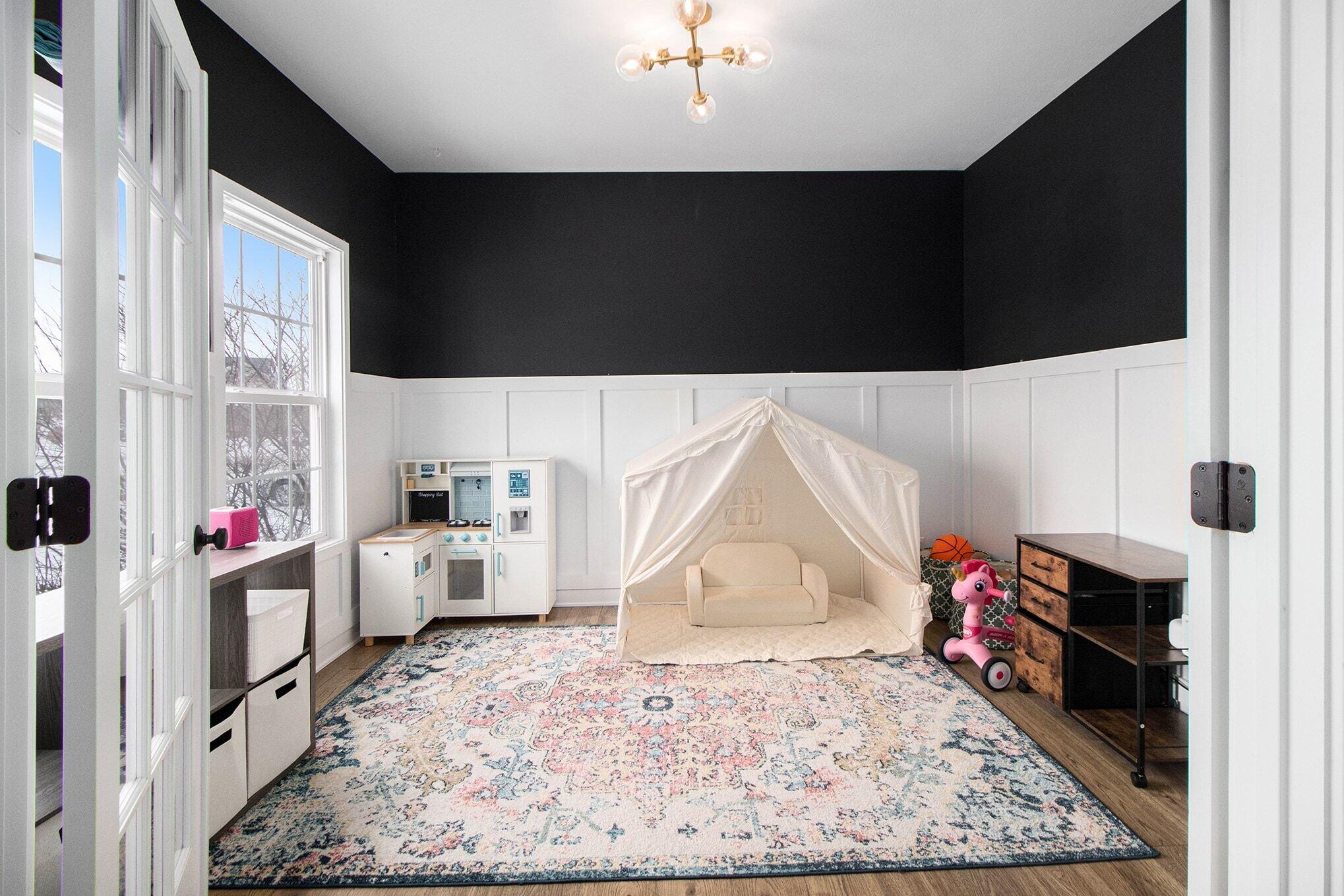 528 Hampton Manor Court