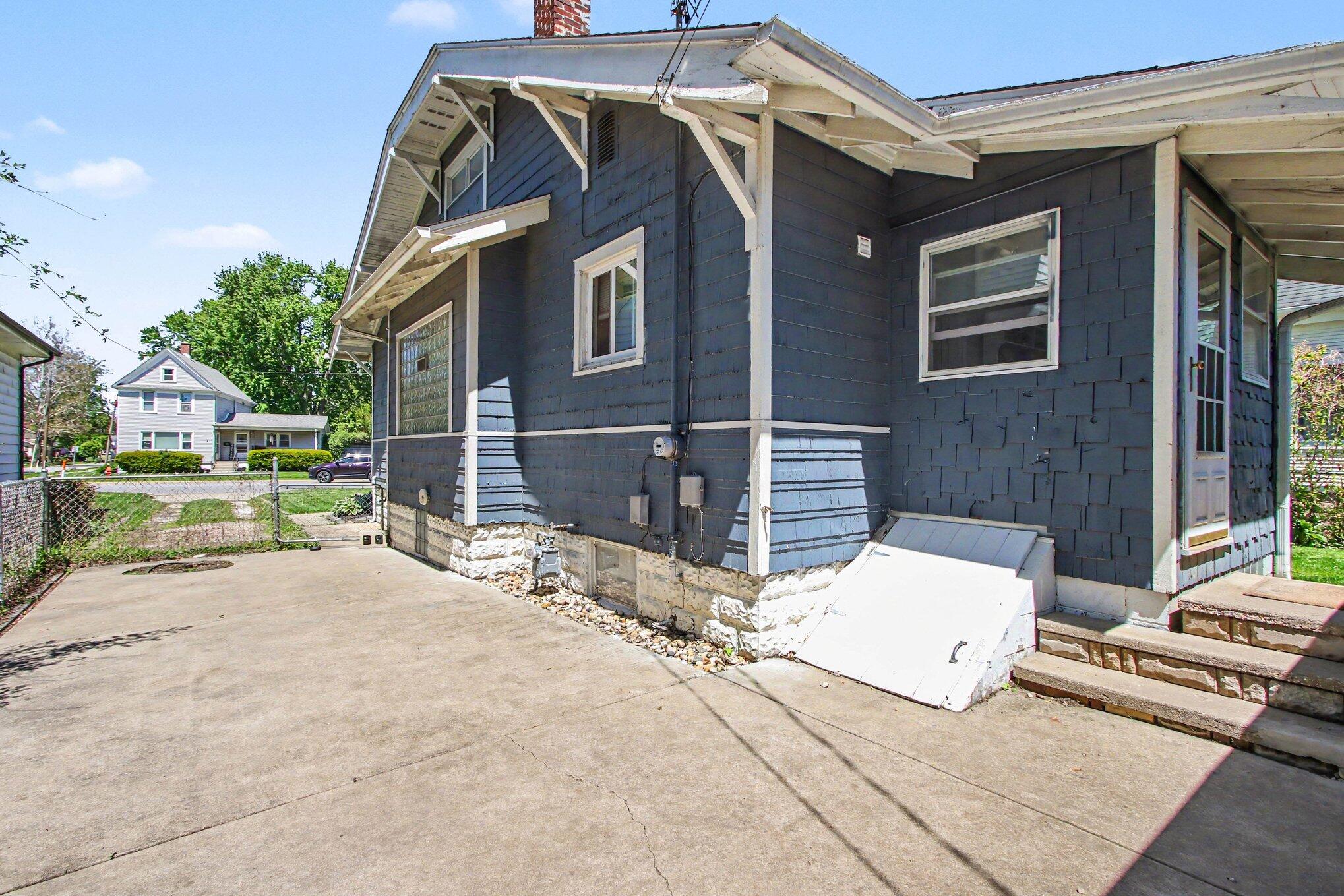 513 E Joliet Street