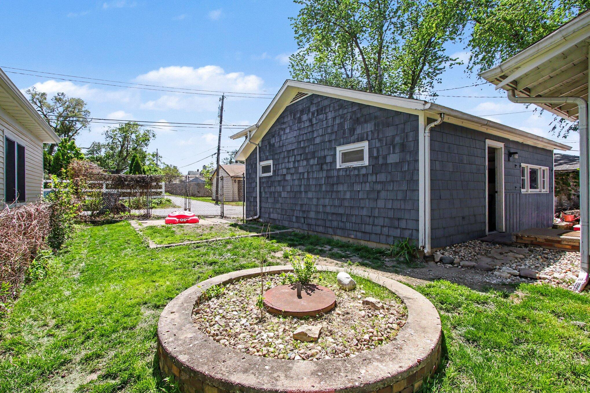 513 E Joliet Street