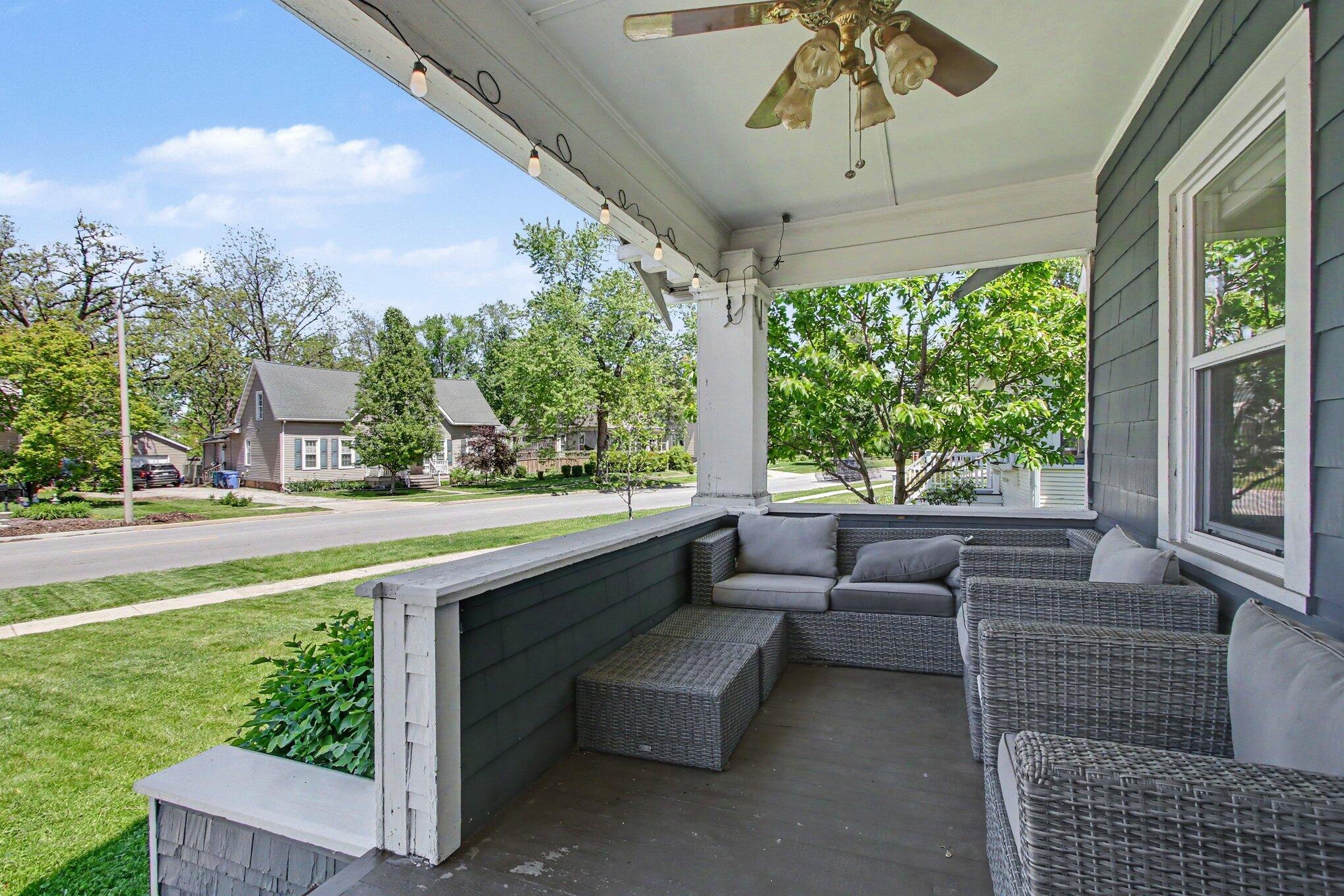 513 E Joliet Street
