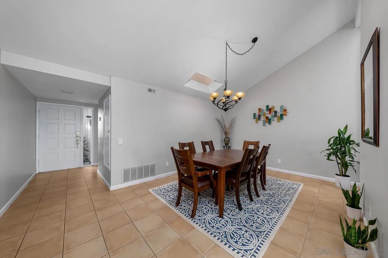 94 Kingston Ct West