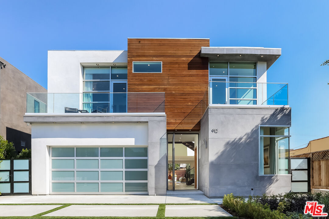 912 N CRESCENT HEIGHTS BLVD