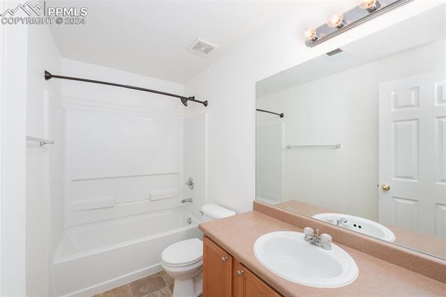 6220 Roundup Butte Street