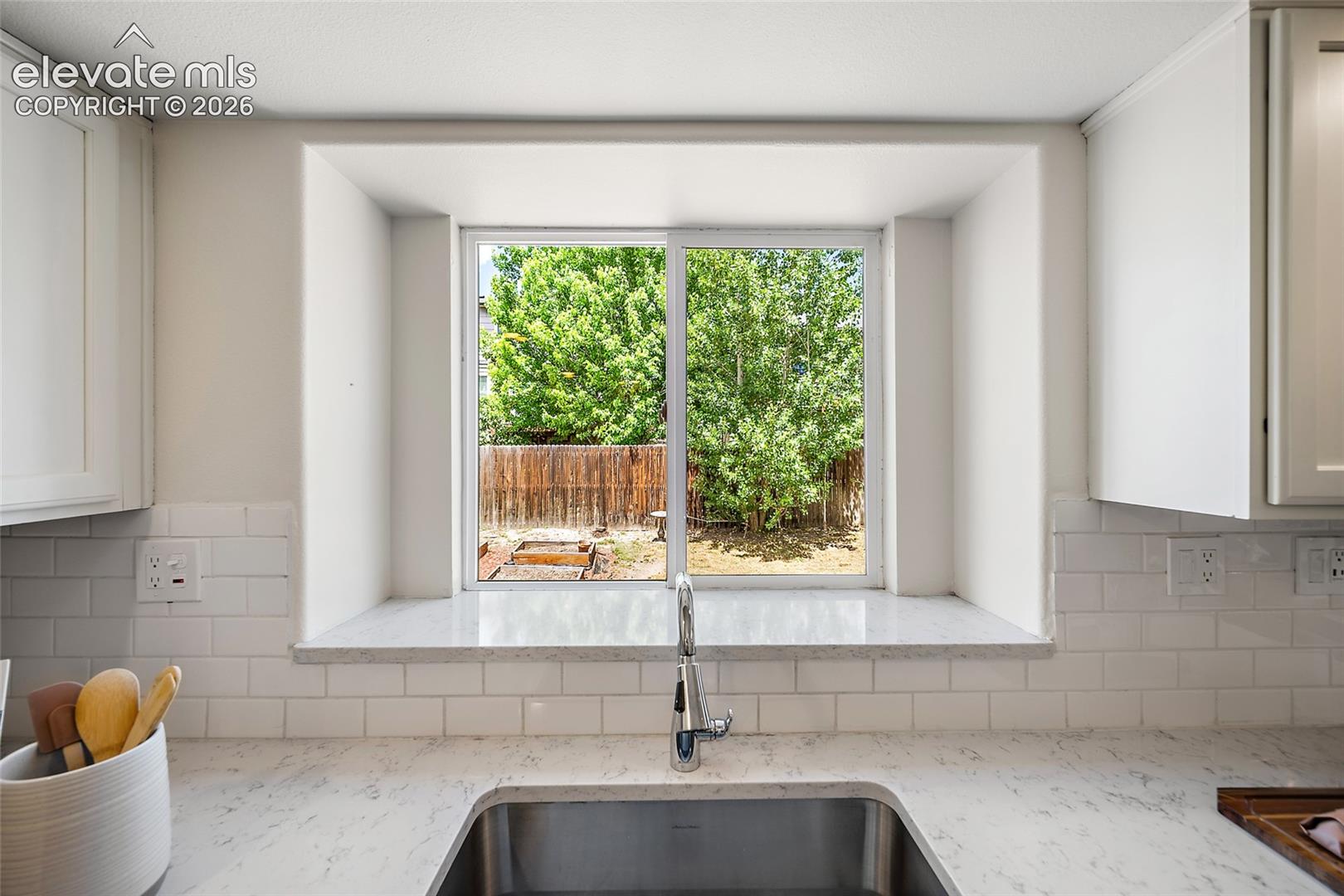 6069 Pioneer Mesa Drive