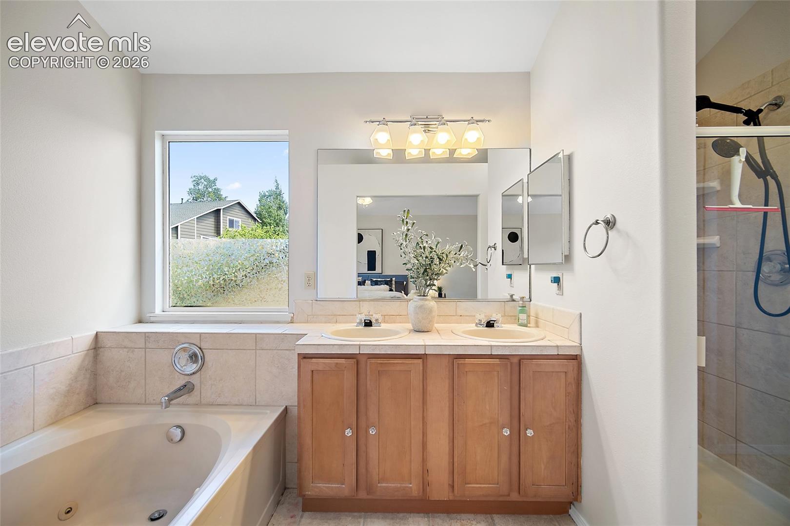 6069 Pioneer Mesa Drive