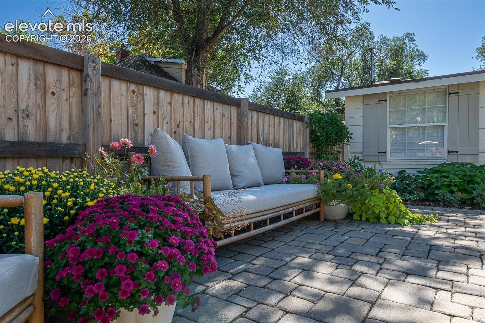 407 San Rafael Street