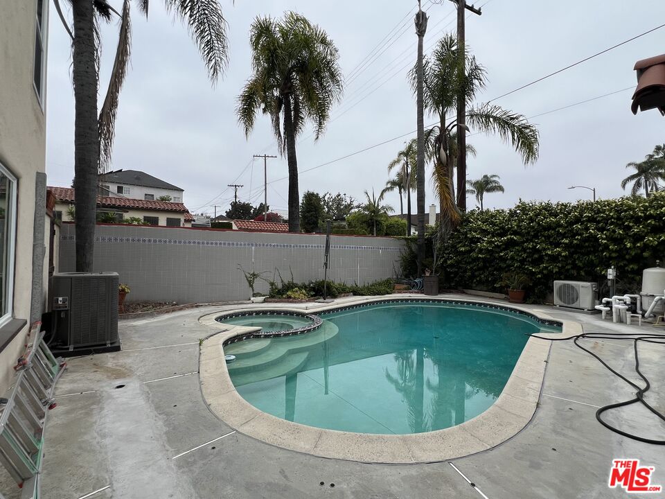 1650 S Crest Dr