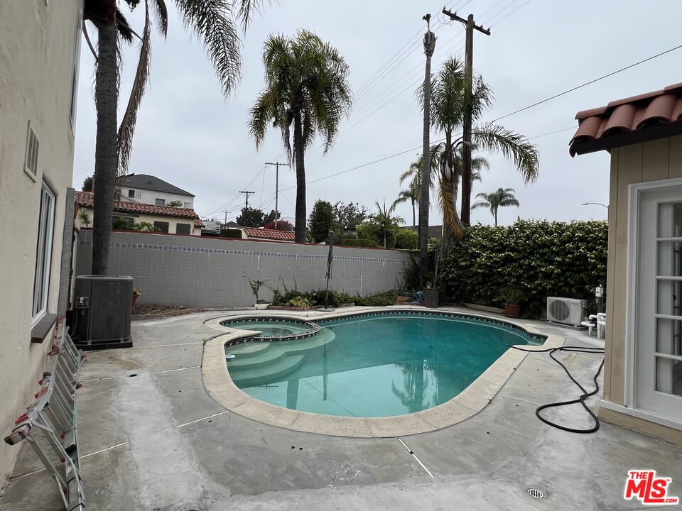 1650 S Crest Dr