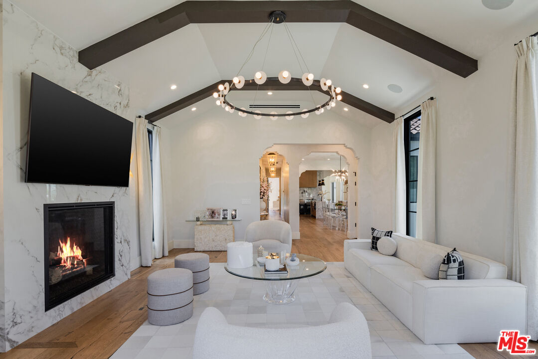 521 N Formosa Ave