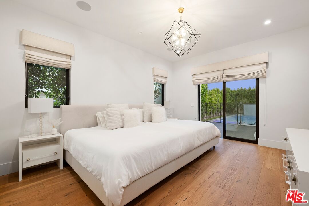 521 N Formosa Ave