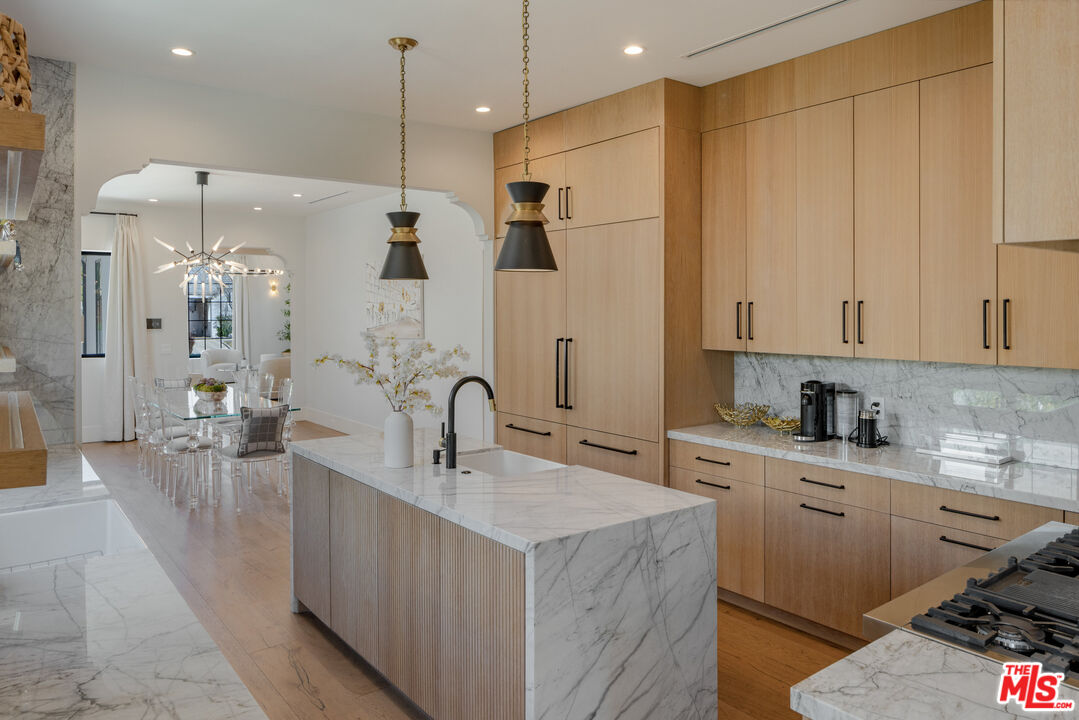 521 N Formosa Ave