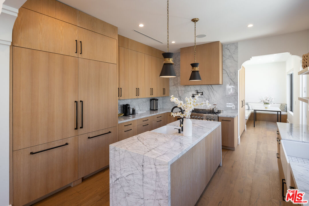 521 N Formosa Ave