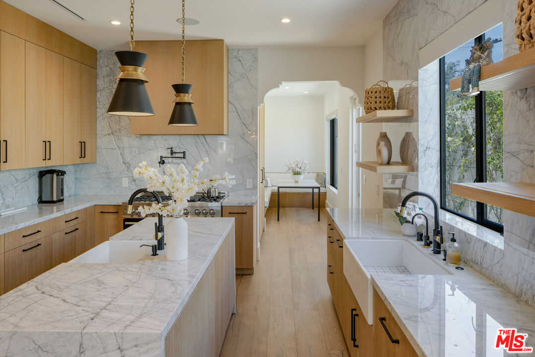 521 N Formosa Ave