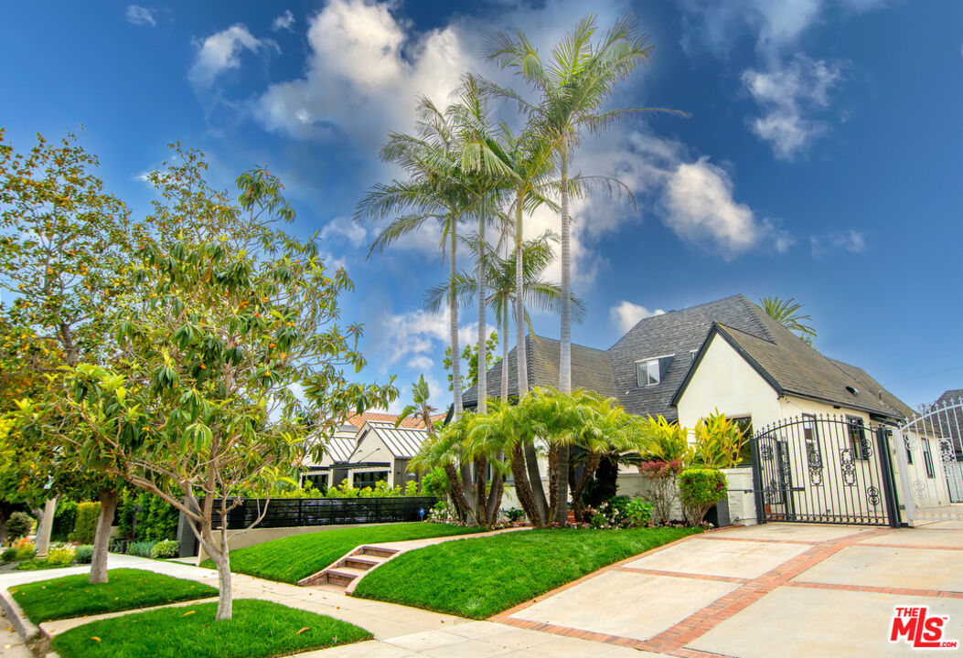 449 S Citrus Ave