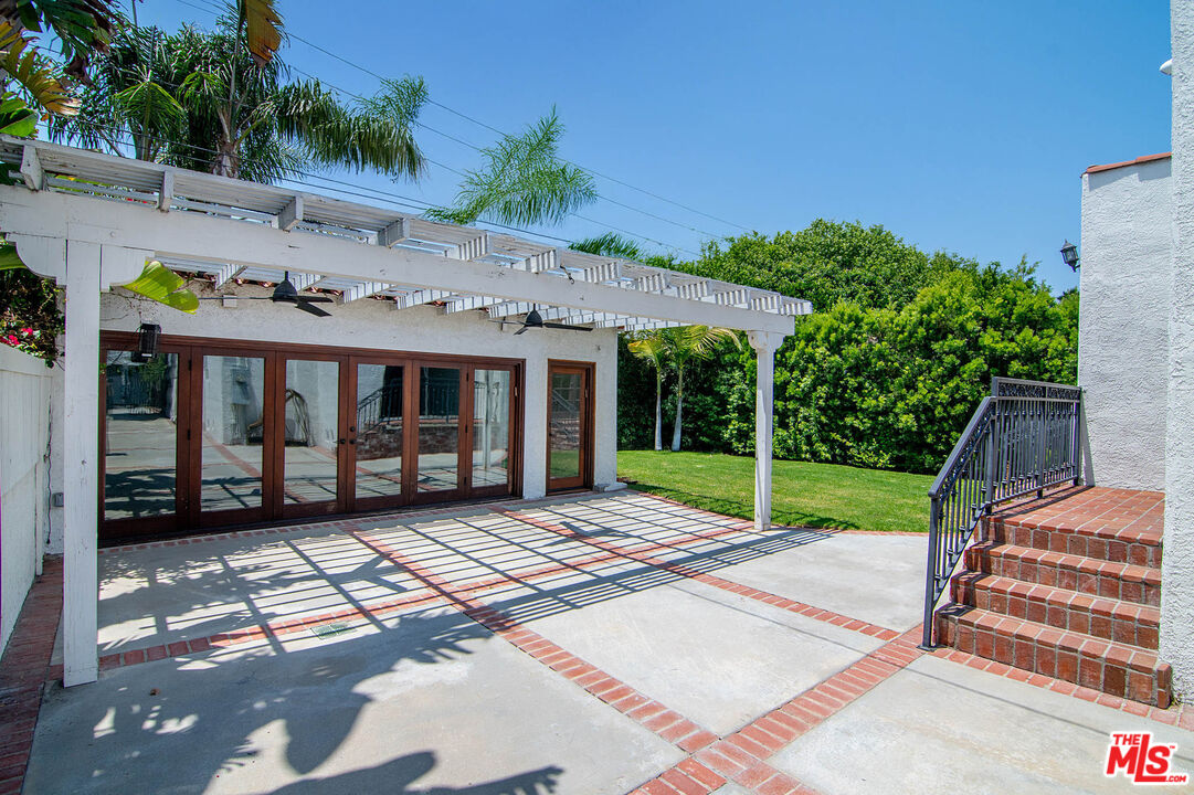 133 N Alta Vista Blvd