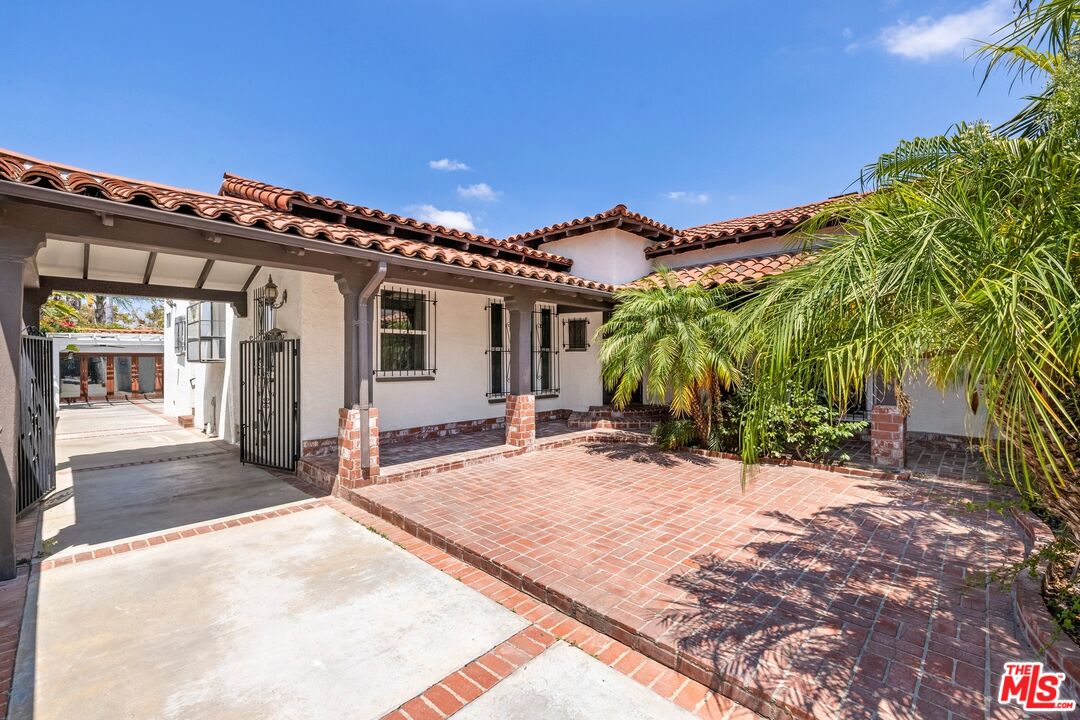 133 N Alta Vista Blvd