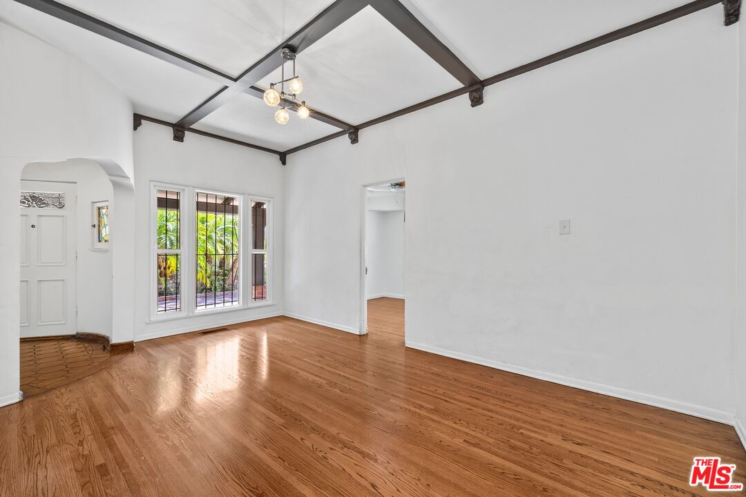 133 N Alta Vista Blvd