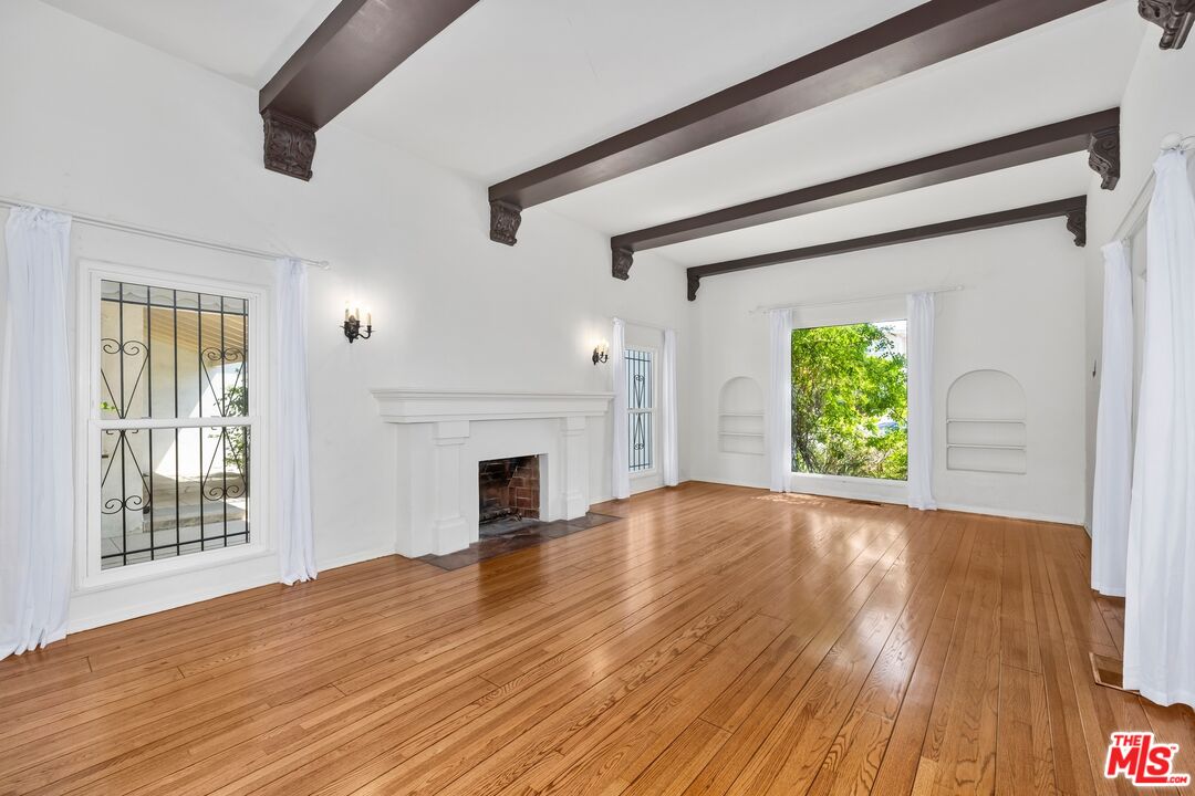 133 N Alta Vista Blvd